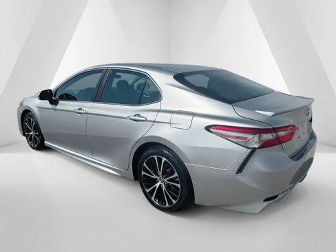 Used 2018 Toyota Camry SE FWD image 5