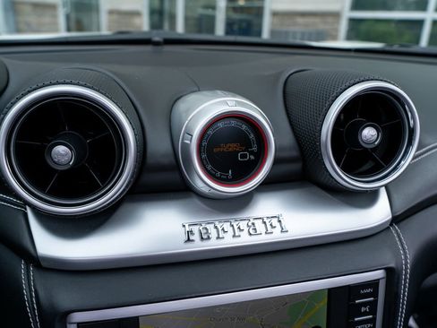 Used 2015 Ferrari California T RWD image 39