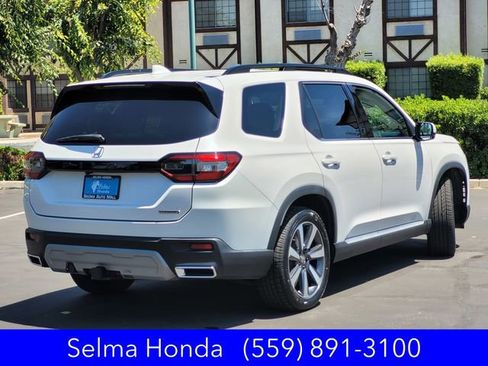 Certified 2025 Honda Pilot Touring image 5