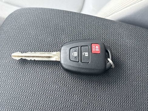 Used 2022 Toyota Corolla Cross L FWD image 27