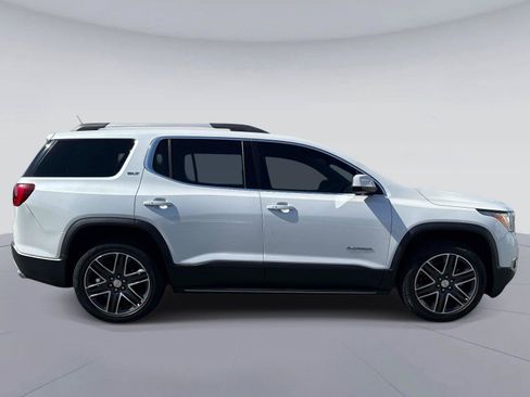 Used 2017 GMC Acadia SLT FWD image 2
