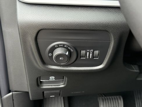 New 2025 Jeep Grand Cherokee Limited w/ Black Appearance Package image 17