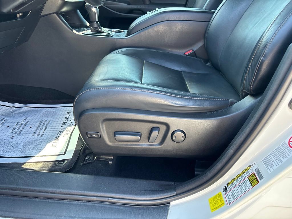 Used 2016 Toyota Highlander XLE FWD image 18