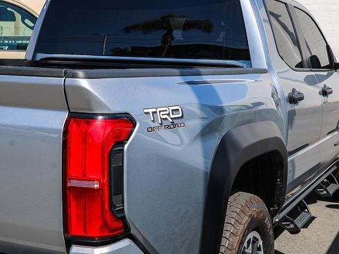 Used 2025 Toyota Tacoma TRD Off-Road AWD/4WD image 8