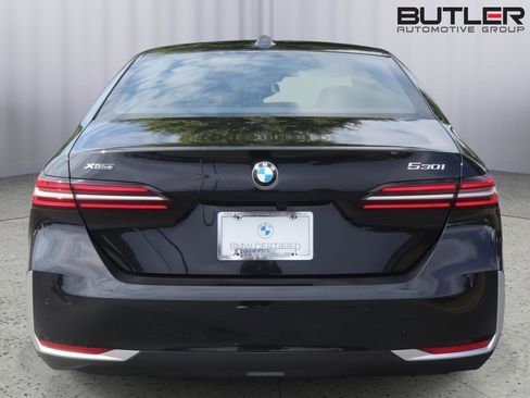 Used 2025 BMW 530i xDrive w/ Premium Package AWD/4WD image 5