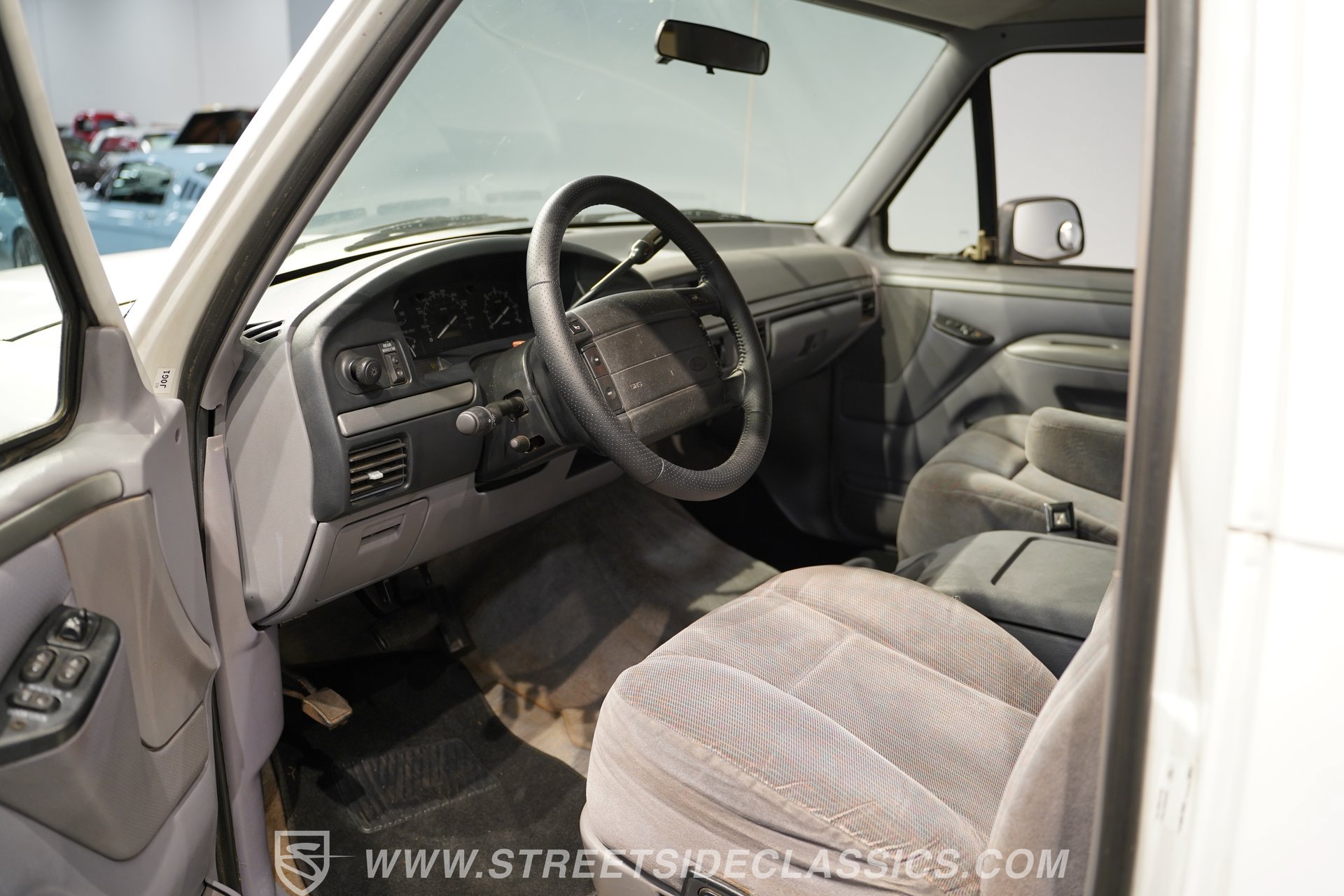 Used 1995 Ford Bronco XLT AWD/4WD image 4