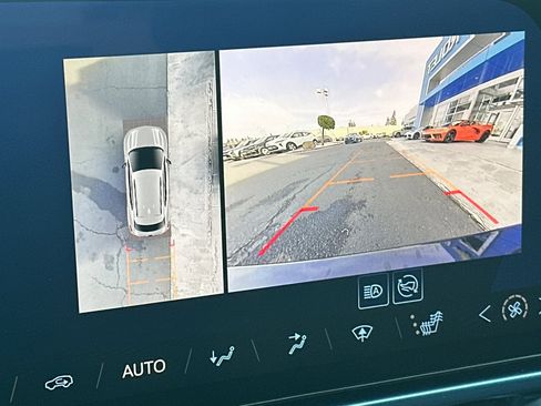 Used 2025 Chevrolet Equinox EV LT w/ Convenience Package image 28