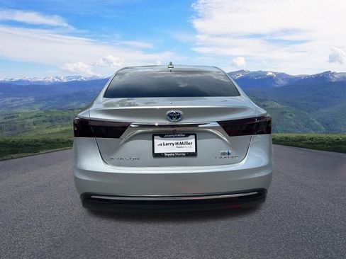 Used 2016 Toyota Avalon Limited w/ Toyota Safety Sense Package FWD image 4