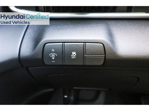 Certified 2025 Hyundai Elantra SEL image 22
