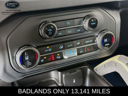 Used 2025 Ford Bronco Badlands image 16