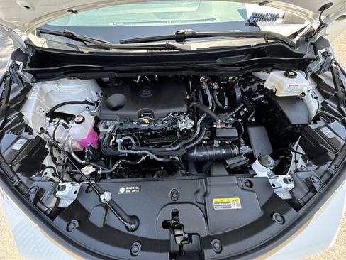 Used 2024 Toyota Sienna XLE FWD image 30