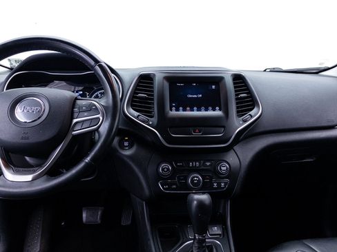 Used 2019 Jeep Cherokee Latitude Plus FWD image 8