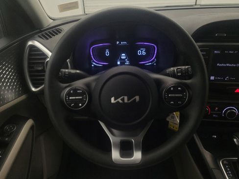 Used 2025 Kia Soul LX w/ LX Technology Package FWD image 22