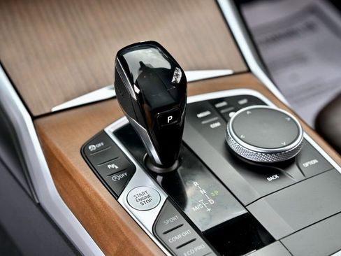 Used 2020 BMW 330i Sedan w/ M Sport Package image 27