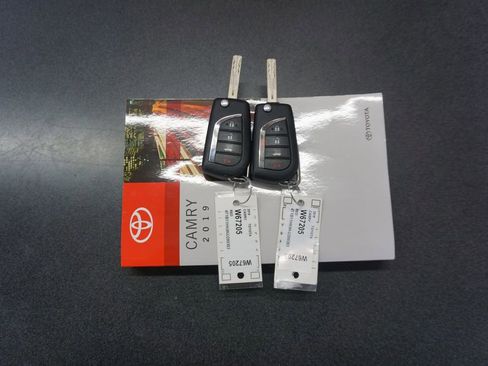 Used 2019 Toyota Camry SE image 17