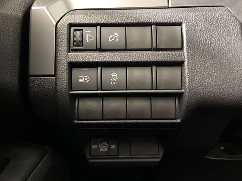 Certified 2024 Toyota Tacoma SR5 AWD/4WD image 28
