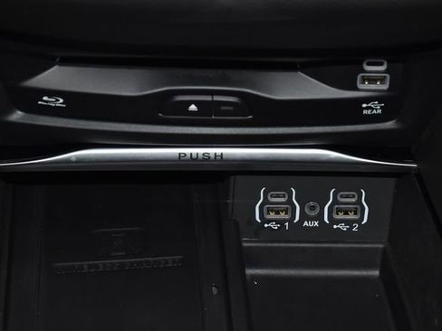 Used 2022 Chrysler Pacifica Pinnacle image 22