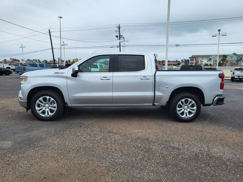 Used 2022 Chevrolet Silverado 1500 LTZ w/ Z71 Off-Road Package AWD/4WD image 2