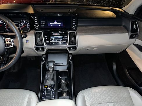 Used 2023 Kia Sorento S w/ Panoramic Sunroof Package image 9