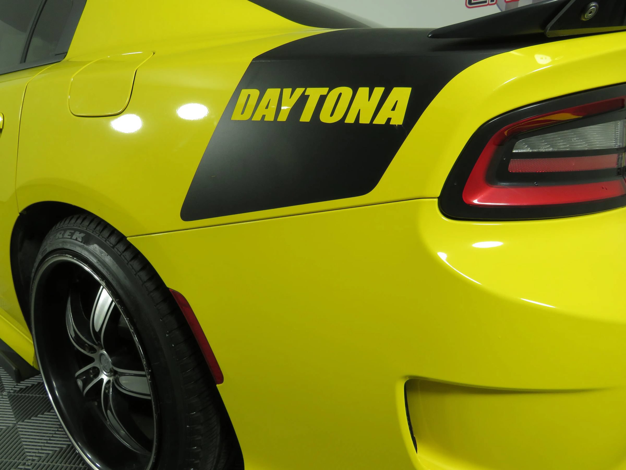 Used 2017 Dodge Charger R/T RWD image 32