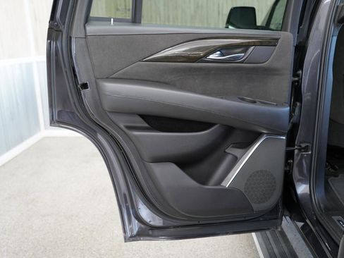 Used 2018 Cadillac Escalade Platinum image 35