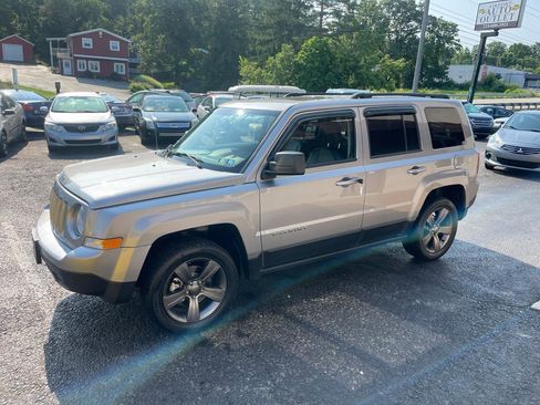 Used 2015 Jeep Patriot High Altitude AWD/4WD image 10