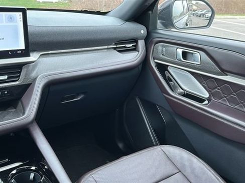 Used 2025 Ford Explorer Platinum w/ LUX Leather Package AWD/4WD image 24