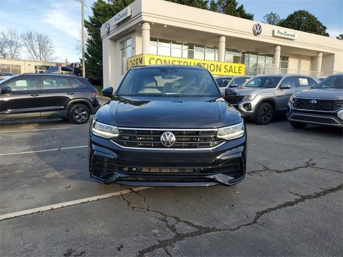Certified 2022 Volkswagen Tiguan SE R-Line image 2