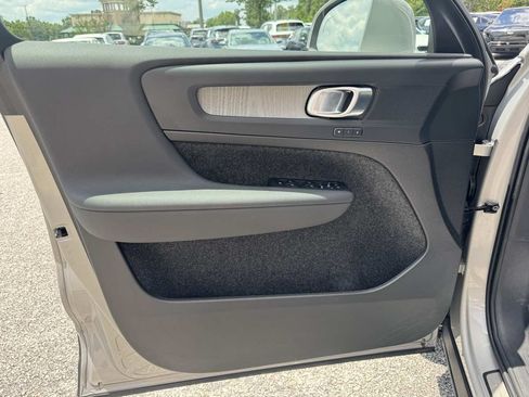 Used 2025 Volvo XC40 B5 Plus AWD/4WD image 29