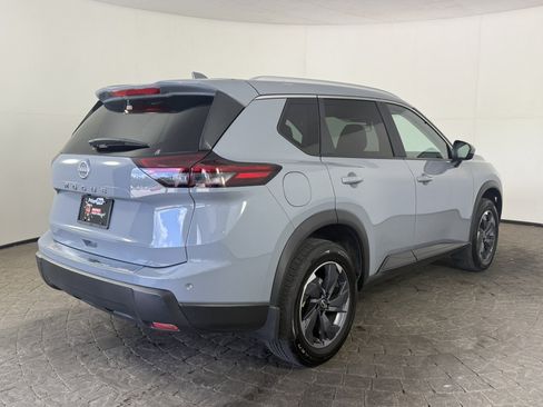 Used 2026 Nissan Rogue SV w/ SV Premium Package FWD image 9