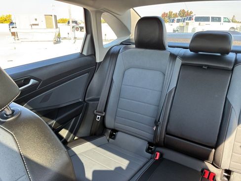 Used 2025 Volkswagen Jetta SE image 37