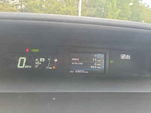 Used 2016 Toyota Prius V Four FWD image 21