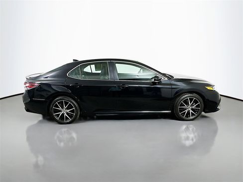 Used 2024 Toyota Camry SE image 7