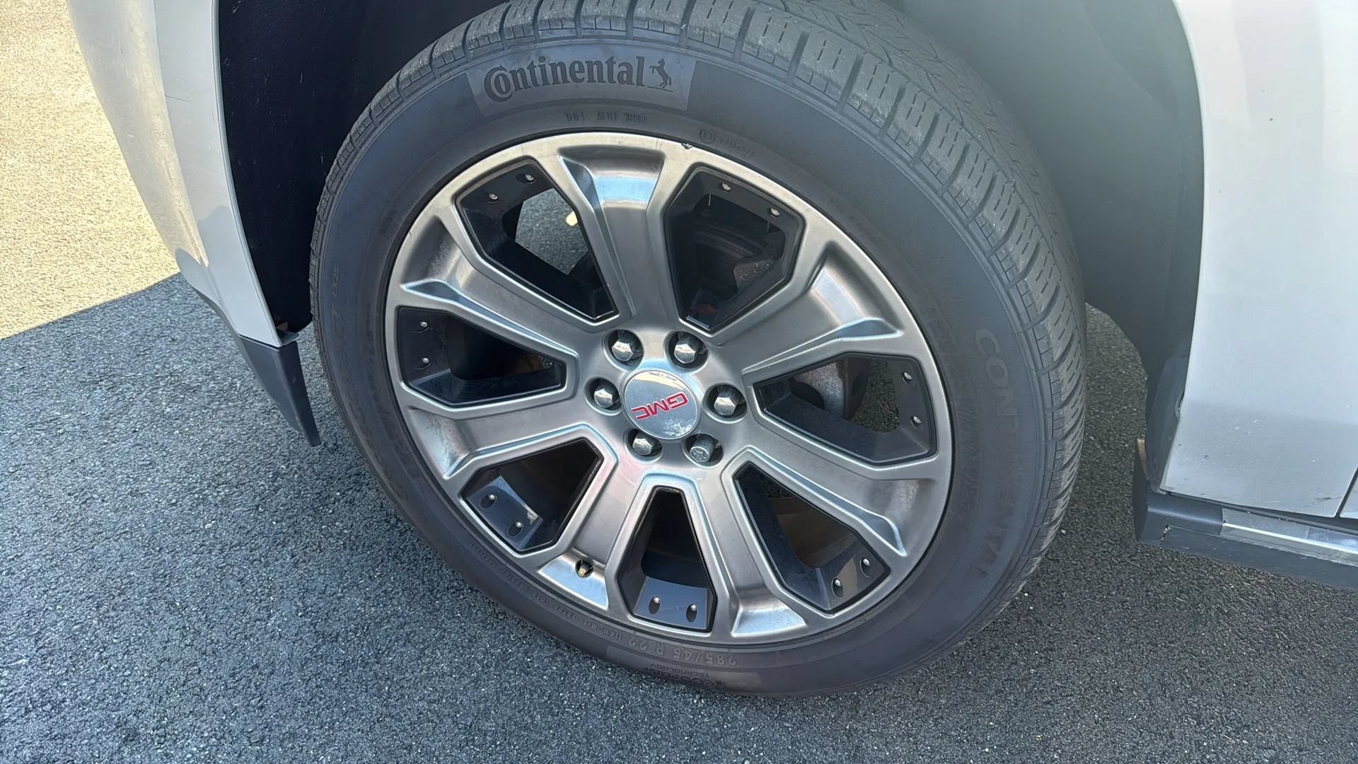 Used 2018 GMC Yukon Denali w/ Denali Ultimate Package AWD/4WD image 17