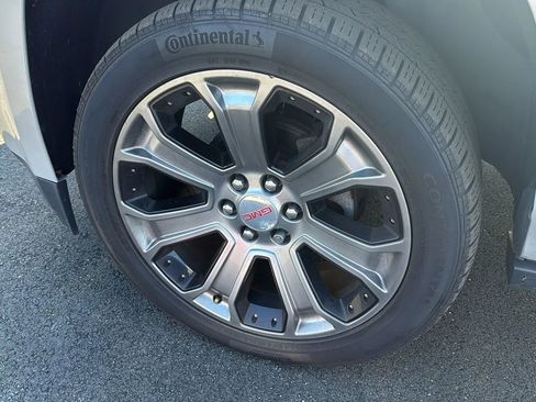 Used 2018 GMC Yukon Denali w/ Denali Ultimate Package AWD/4WD image 17