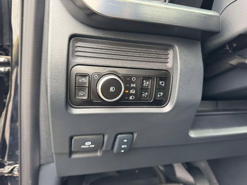 Used 2025 Ford F250 Lariat w/ Black Appearance Package image 24