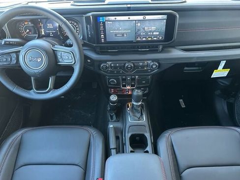 Used 2025 Jeep Wrangler Unlimited Rubicon w/ Convenience Group AWD/4WD image 13