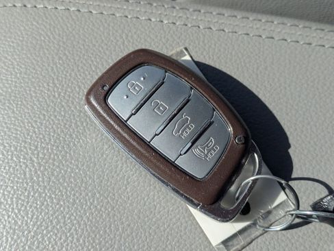 Used 2020 Hyundai Elantra Limited w/ Ultimate Package 03 image 38