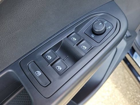 Certified 2023 Volkswagen Taos SE w/ Panoramic Sunroof Package FWD image 14