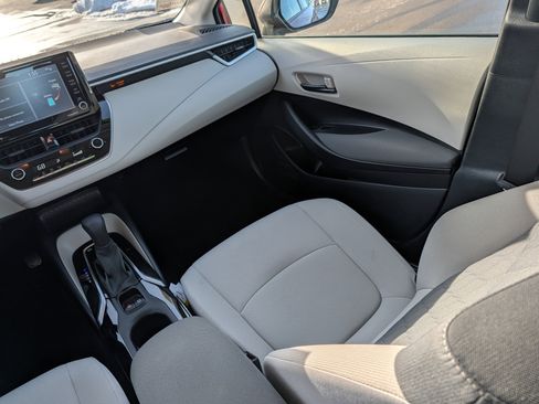 Used 2022 Toyota Corolla LE image 11