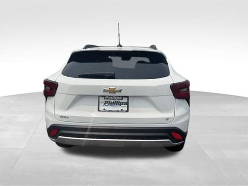 Used 2025 Chevrolet Trax LT w/ Driver Confidence Package FWD image 11