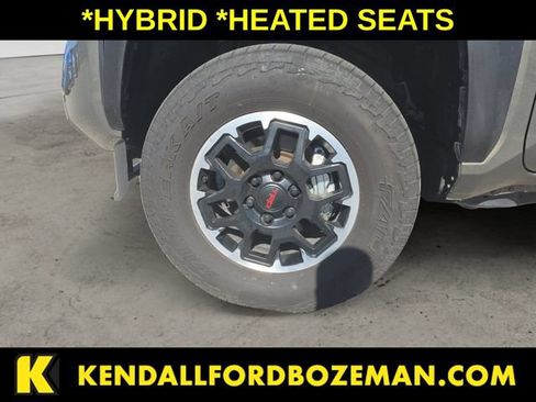 Used 2025 Toyota Tacoma TRD Off-Road AWD/4WD image 9