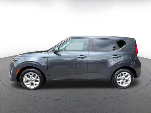 Used 2025 Kia Soul LX w/ LX Technology Package FWD image 8