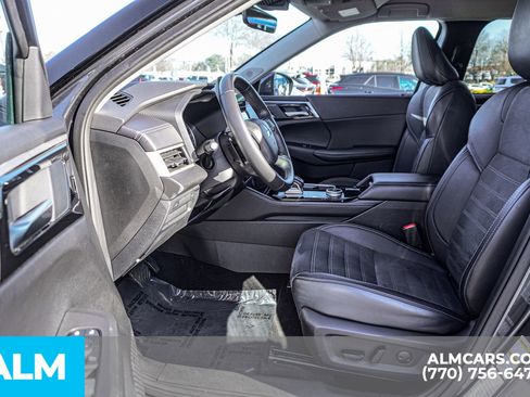 Used 2025 Mitsubishi Outlander SE image 22