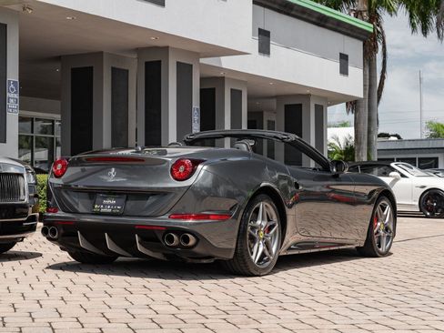 Used 2015 Ferrari California T image 20