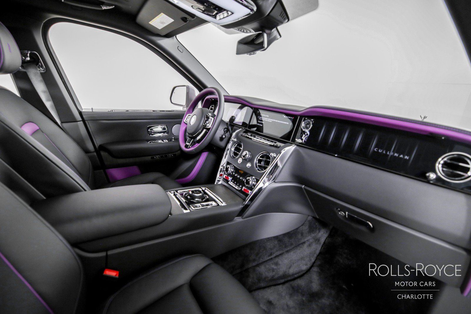 Used 2025 Rolls-Royce Cullinan AWD/4WD image 36