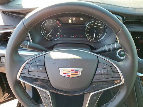 Used 2025 Cadillac XT5 Premium Luxury image 17