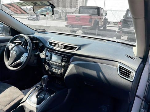 Used 2016 Nissan Rogue SV image 27