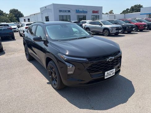 New 2026 Chevrolet Trax LT w/ Midnight Edition FWD image 8
