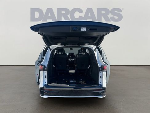 Used 2023 Toyota Sienna XSE image 29